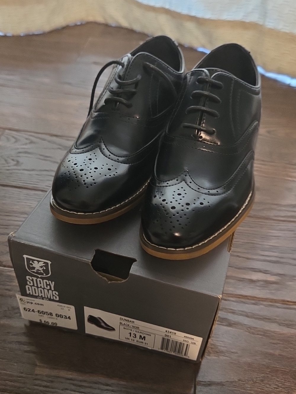 NIB Stacy Adams Black Leather Wingtip Derbys with Tan Sole For BOYS